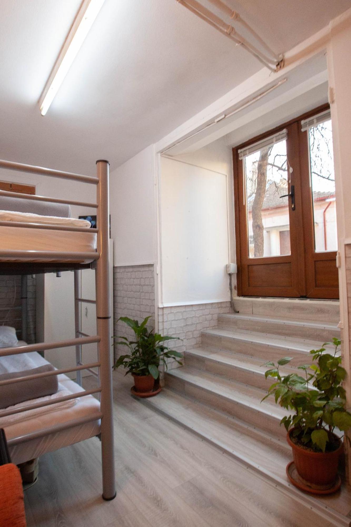 Oradea Central Hostel Ngoại thất bức ảnh